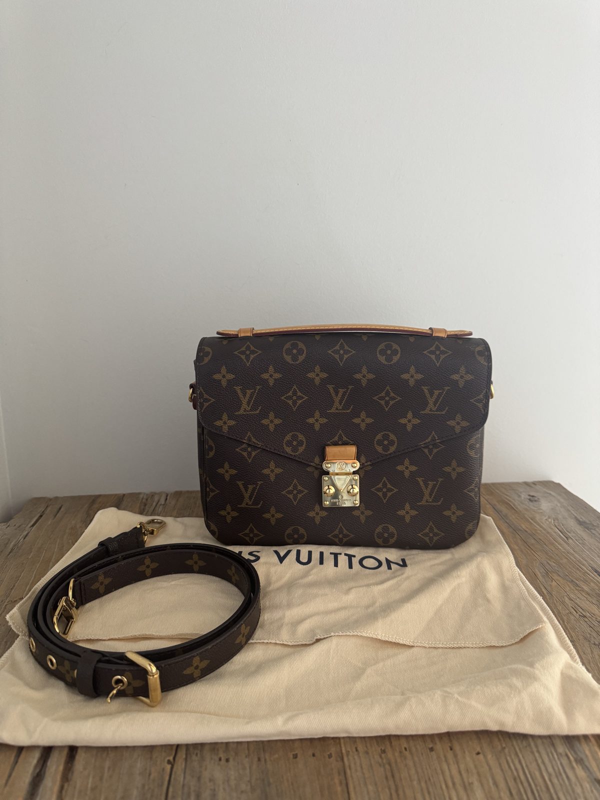 LV Monogram Pochette Metis