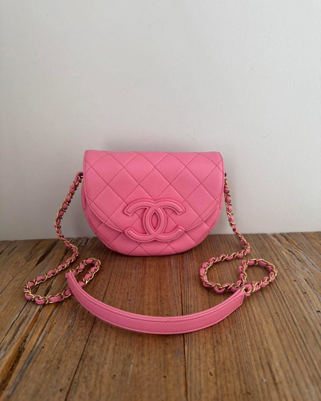 Chanel Mini Flap Messenger en Cuir Caviar Matelassé Rose CC