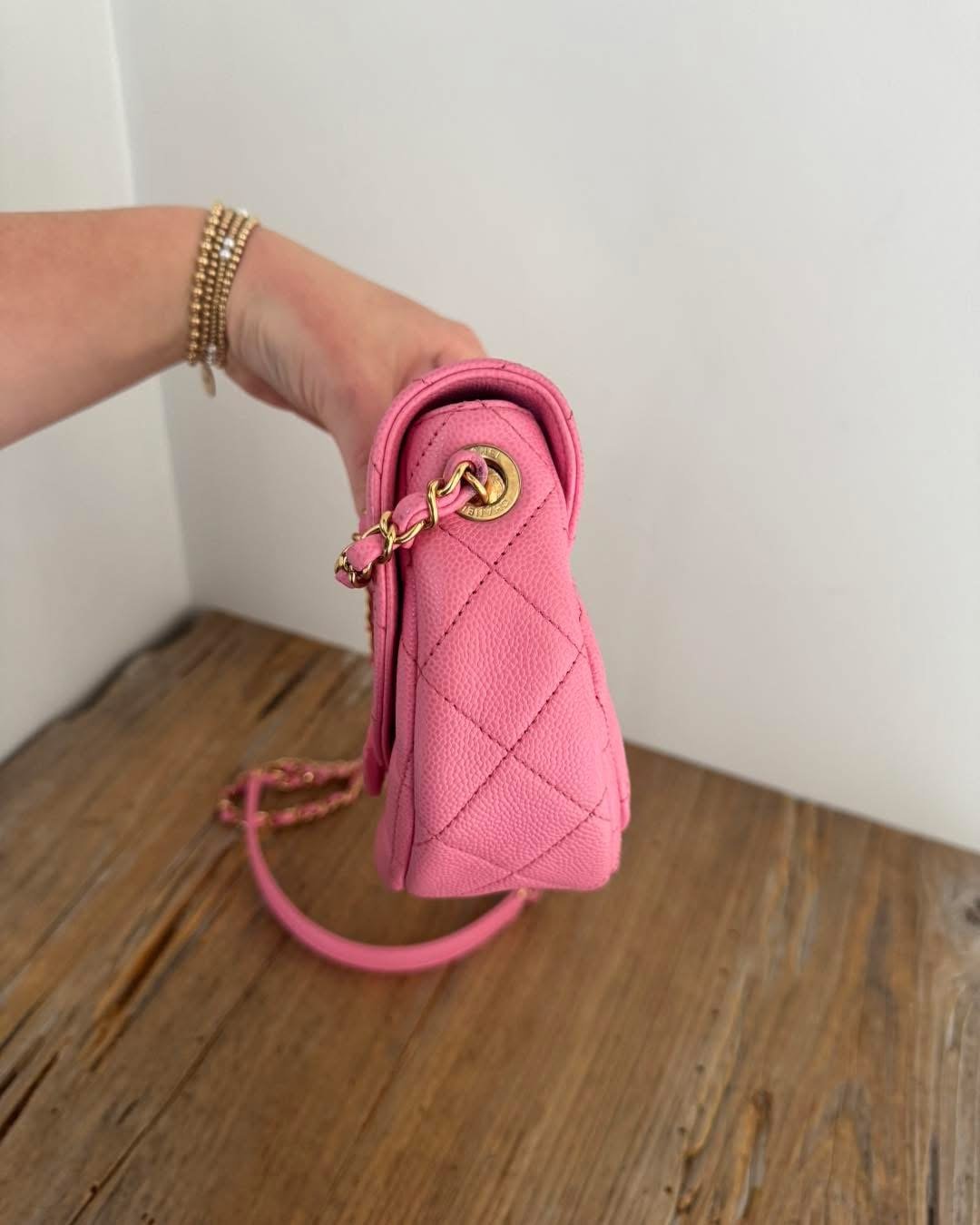 Chanel Mini Flap Messenger en Cuir Caviar Matelassé Rose CC