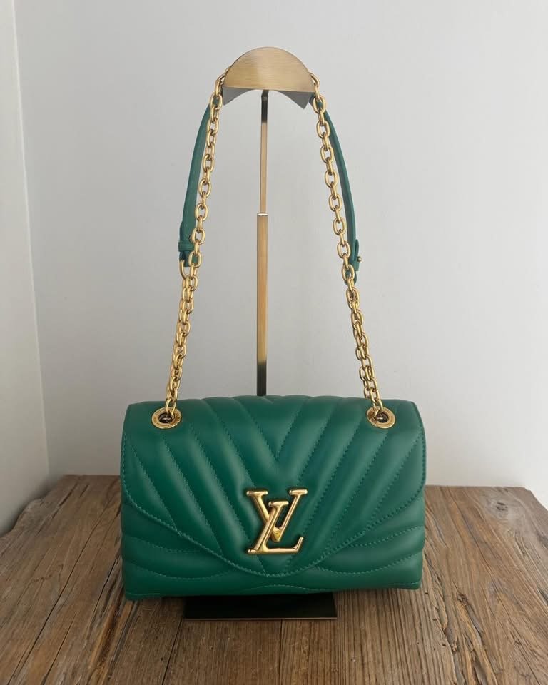 LOUIS VUITTON NEW WAVE CHAIN BAG MM IN EMERALD GREEN
