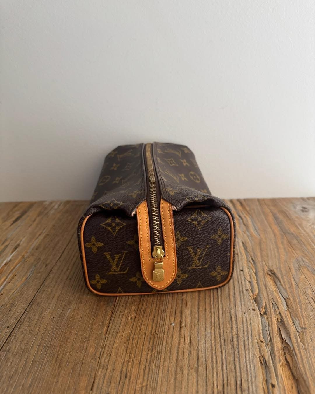 Louis Vuitton toiletry bag cosmetic bag bag dopp kit toilett