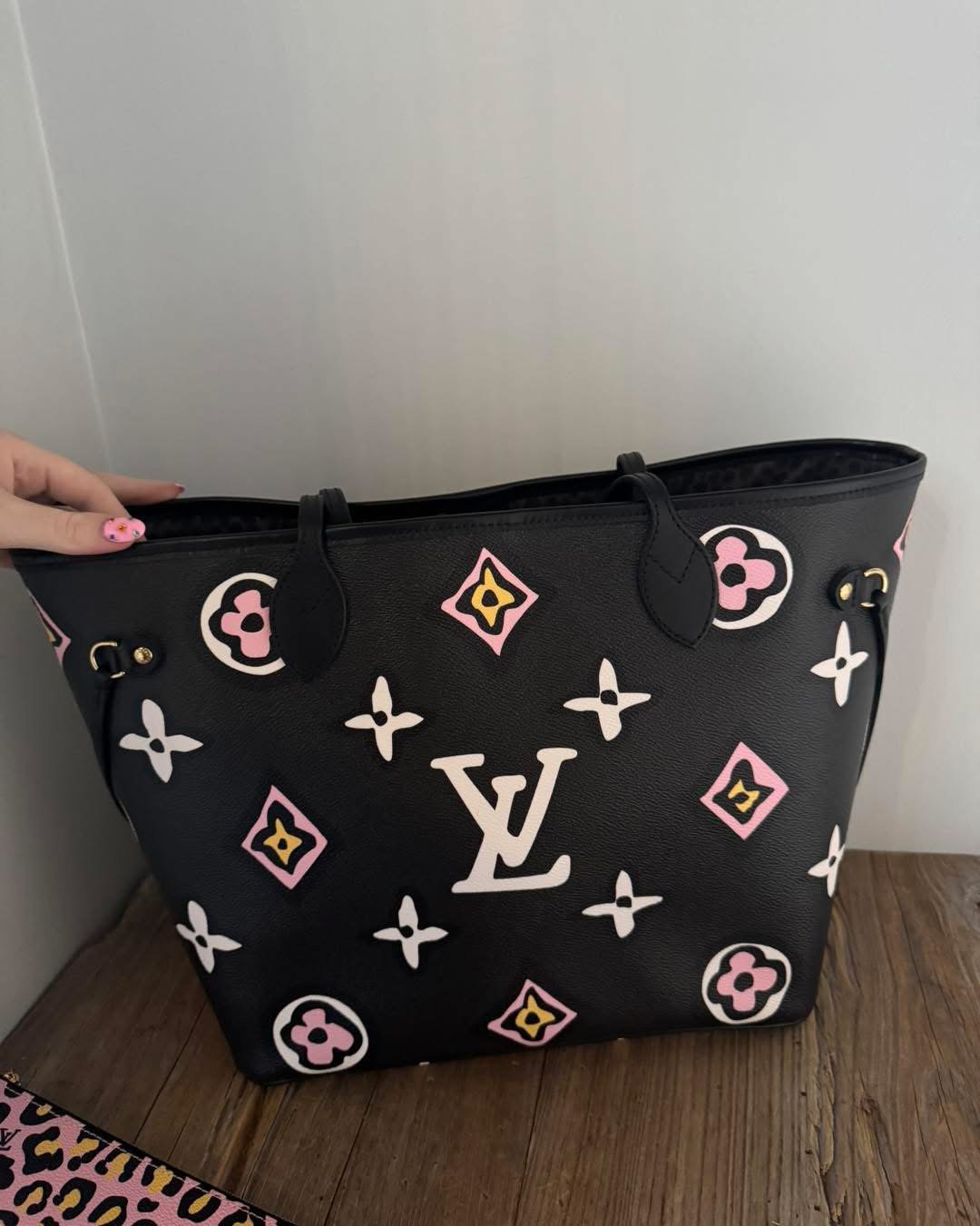 Black and Multicolor Autres Toiles Monogram Wild at Heart Neverfull MM Gold Hardware, 2021