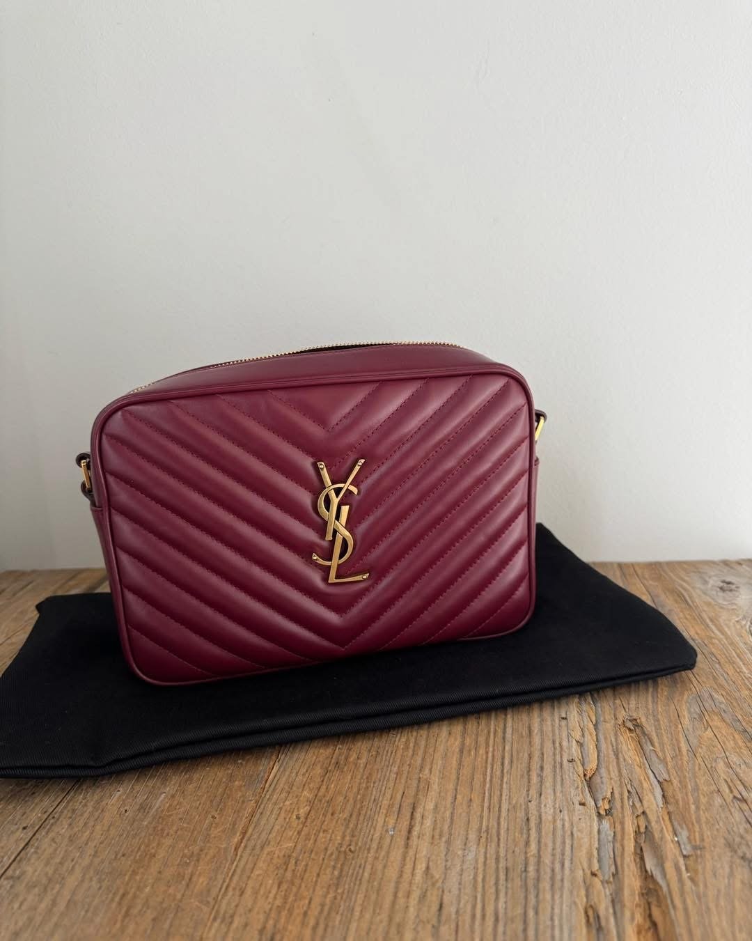 SAINT LAURENT LOU MEDIUM YSL CAMERA BAG - ROUGE OPIUM