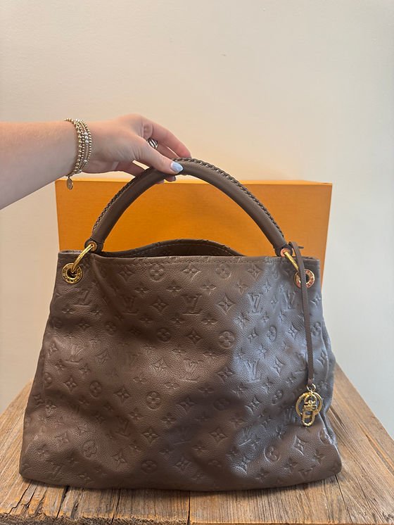 LV Empriente Artsy