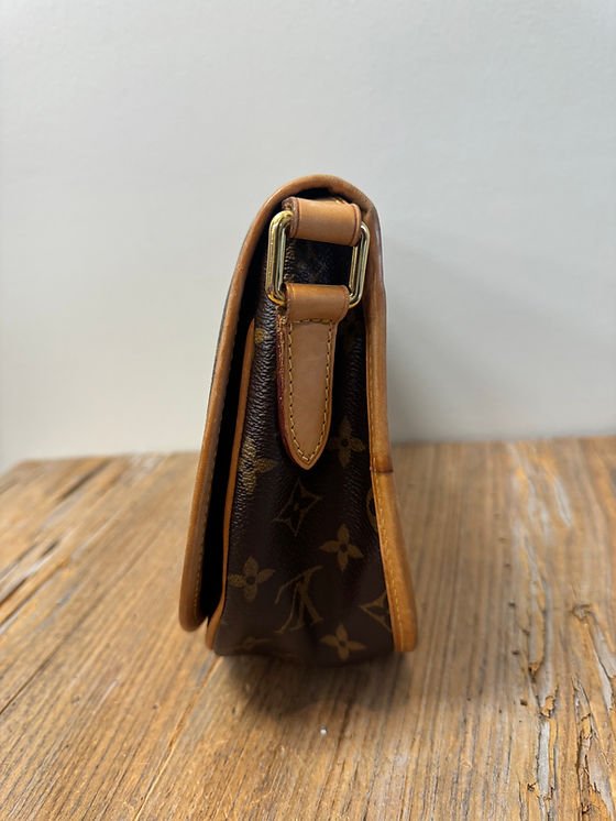 LV Monogram Menilmontant PM