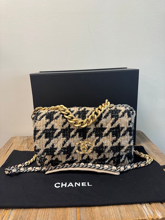 Chanel 19 Tweed Maxi Flap Black/Beige