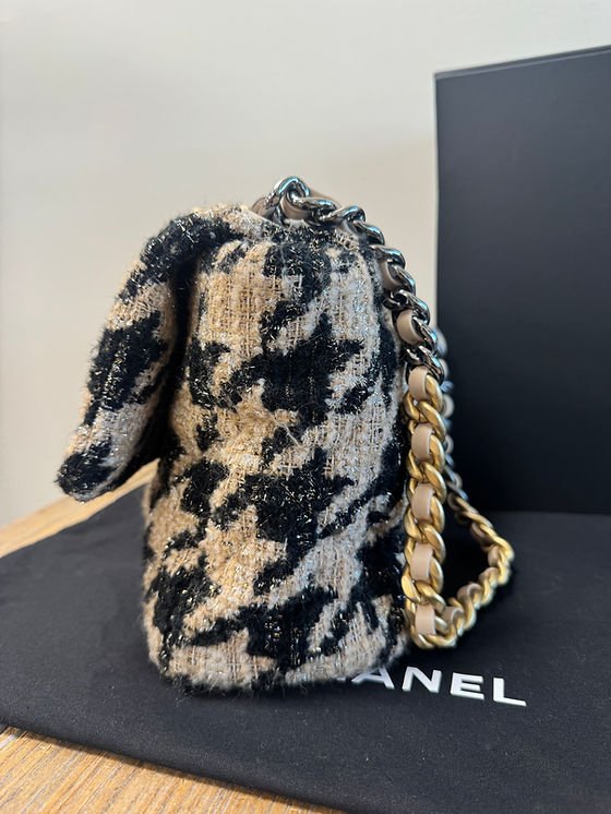 Chanel 19 Tweed Maxi Flap Black/Beige